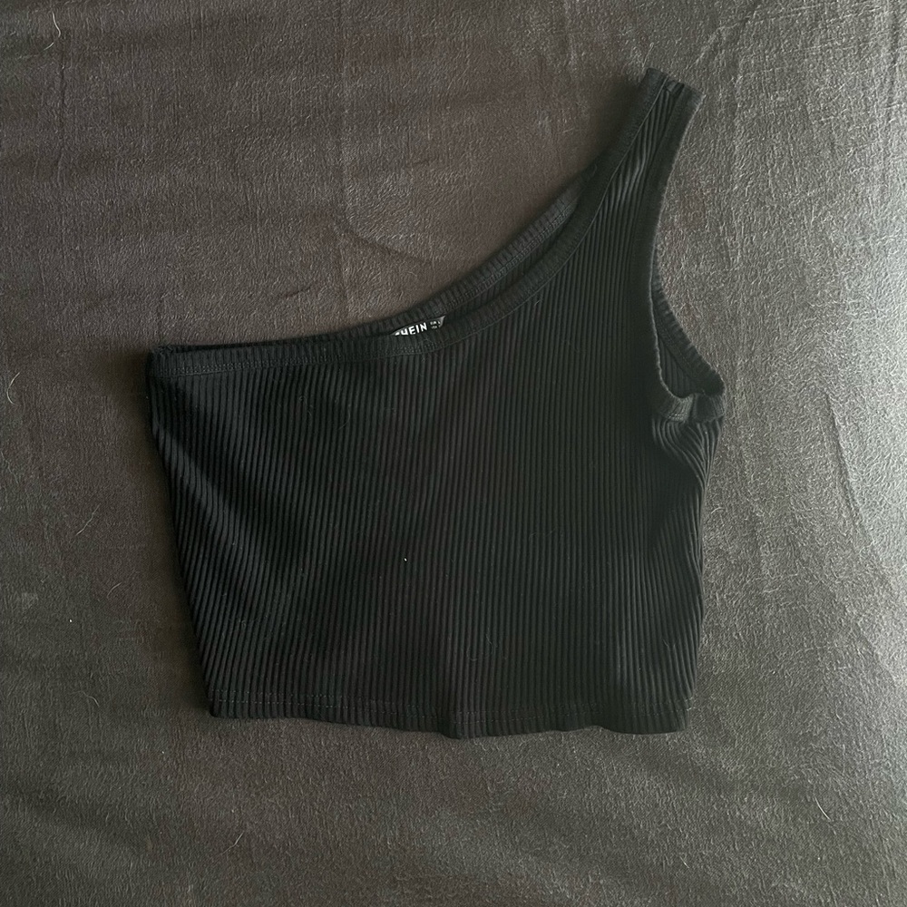 One shoulder top